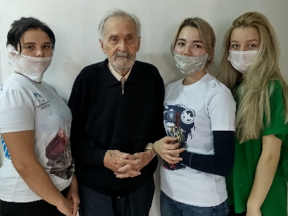 Волонтеры Победы навестили героя